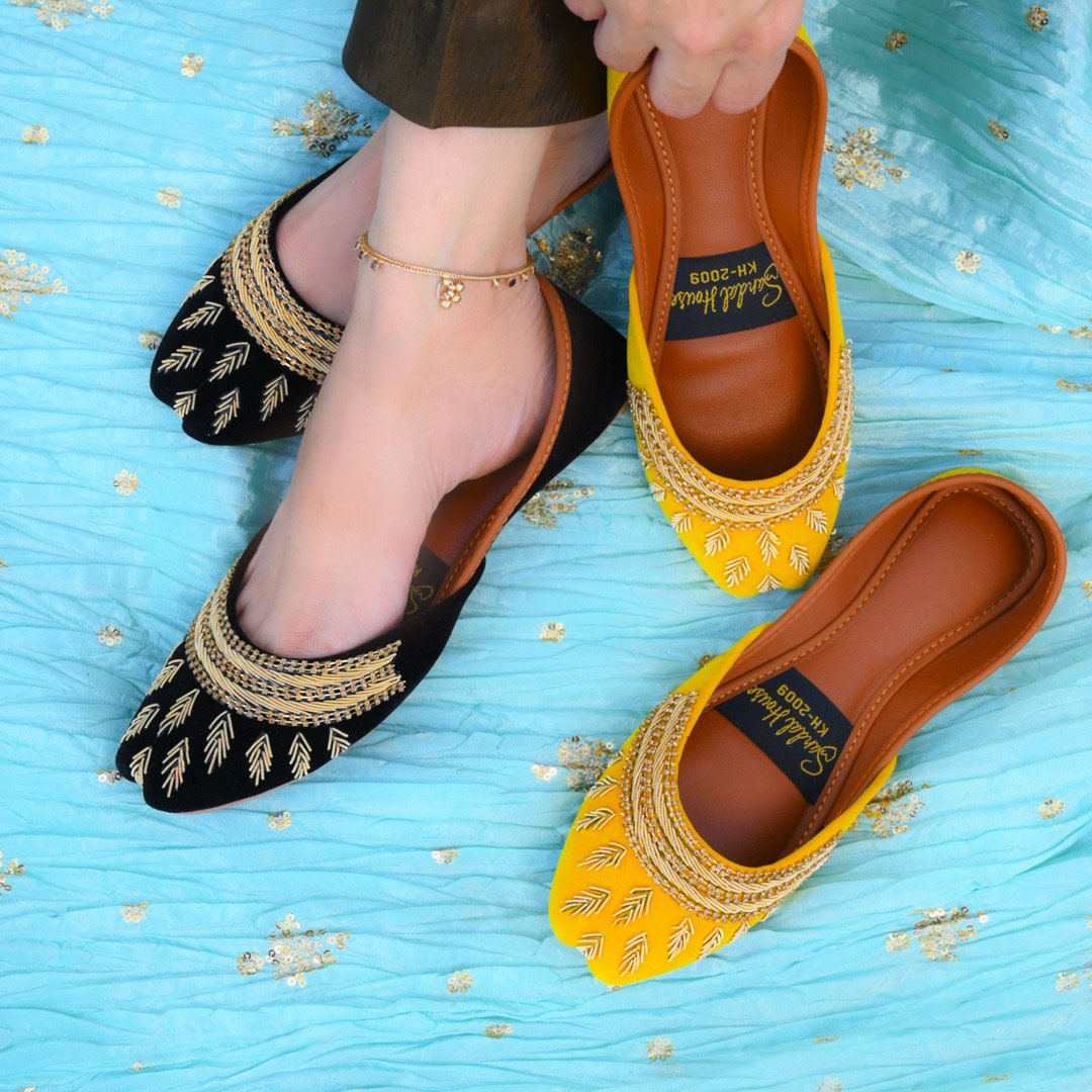 Handmade Embroidered Velvet Khusa Sandals | Indian Pakistani Punjabi Jutti | Ladies Wedding Shoes | Gift For Her | Gold Silver Pink Yellow