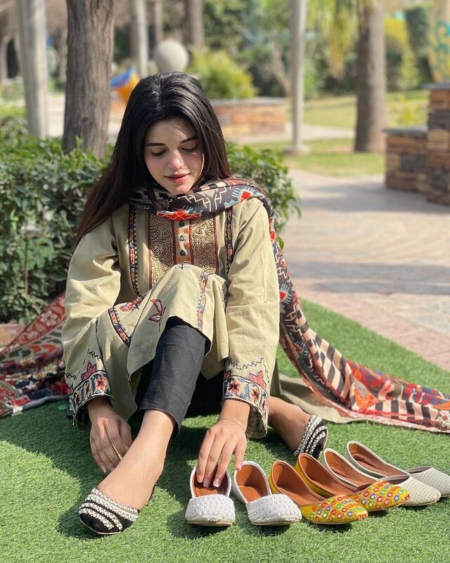 Handmade Pakistani Indian Khusa Sandal | Pearl & Diamonte Embroidery Punjabi Jutti | Wedding Party shoes | Gift For Her Soft Cushion Insole