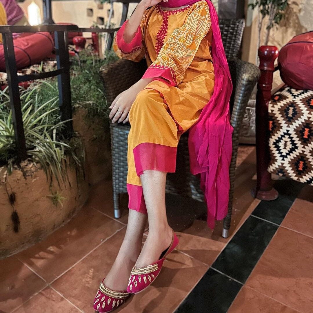 Handmade Embroidered Velvet Khusa Sandals | Indian Pakistani Punjabi Jutti | Ladies Wedding Shoes | Gift For Her | Gold Silver Pink Yellow